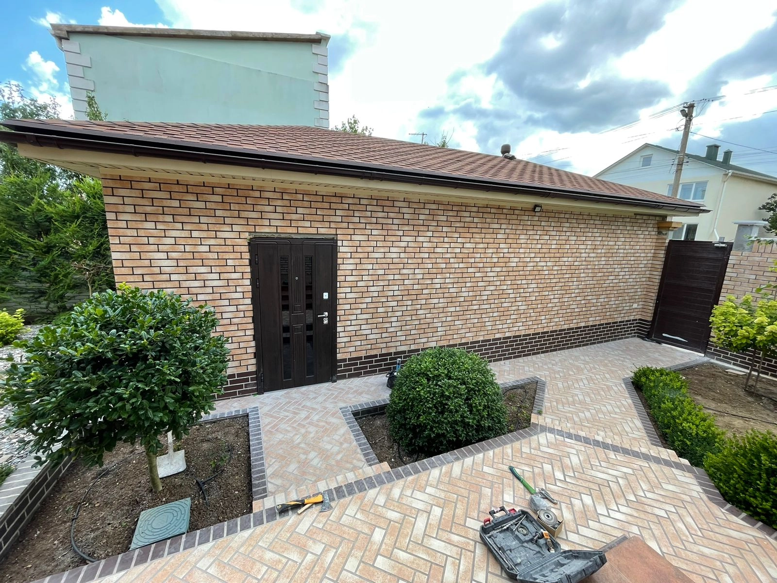 Установка входной двери Верона в гараж г. Евпатория